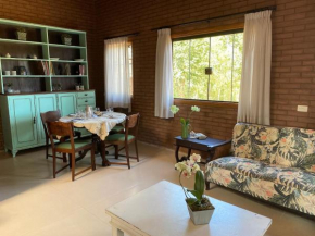 Casa ecológica, cheia de conforto, em reserva agroecológica